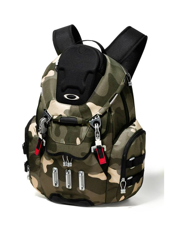Oakley Bathroom Sink Backpack